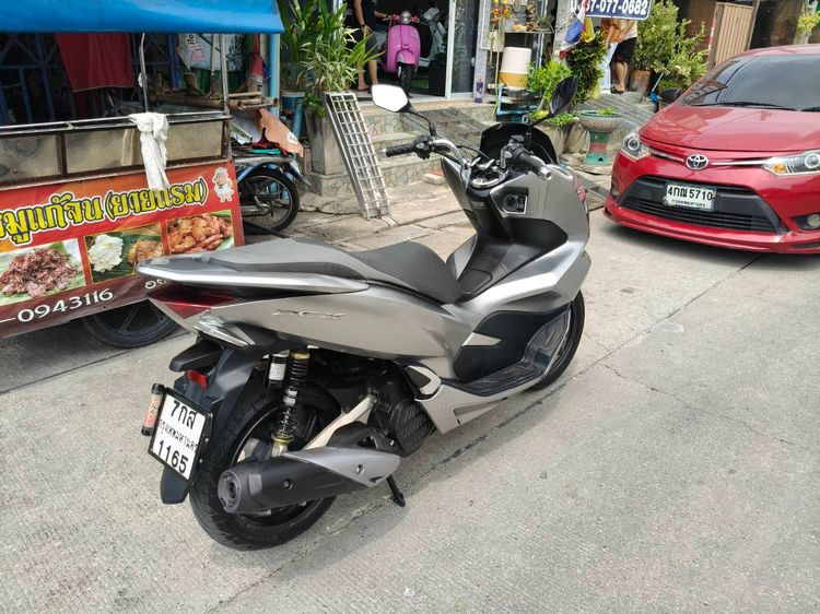 🛵ยังไงก็ขาย PCX 150 ปี 61 เครื่องดี สีสวย สตาร์ทมือ กุญแจรีโมท เล่มชุดโอนครบ+เปลี่ยนถ่ายน้ำมันเครื่องฟรี ส่งฟรี30 ก.ม รูปที่ 6