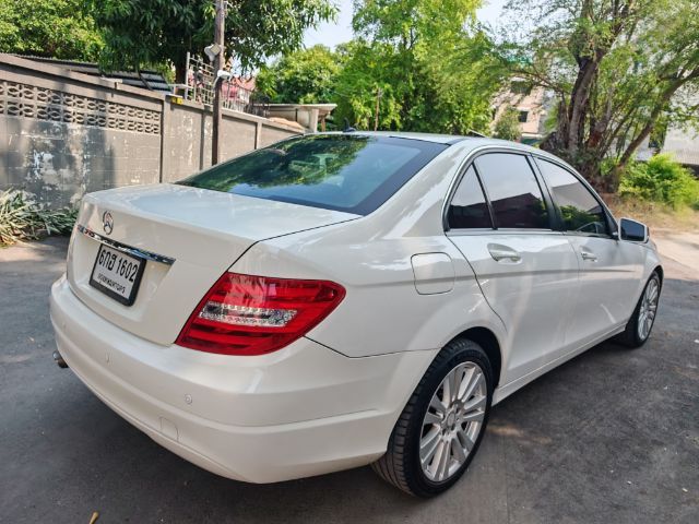 Mercedes-Benz C-Class 2013 C200 CGI Sedan เบนซิน ไม่ติดแก๊ส เกียร์อัตโนมัติ ขาว รูปที่ 3