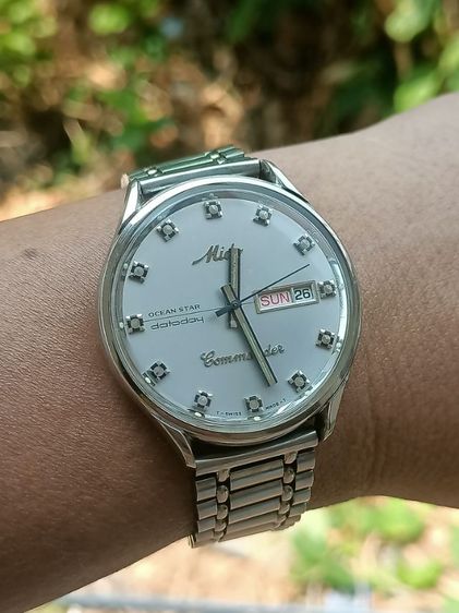 Vintage Mido Commander Auto Day-date 8225
เครื่อง 2836-1 เดินปรกติ หน้าเดิม สวยใส ๆ ขนาด 38มม.พร้อมสายลายลูกปืน 18.5cen.ใช้งานได้อีกนานครับ
