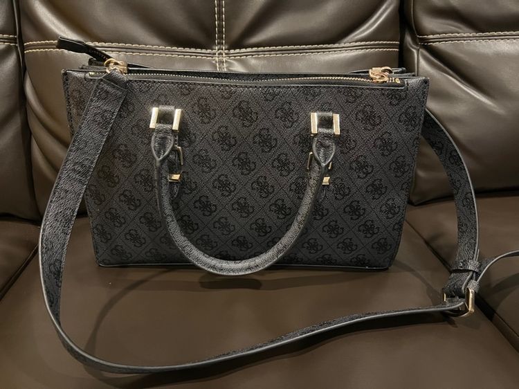 กระเป๋า guess สีดำ รูปที่ 4