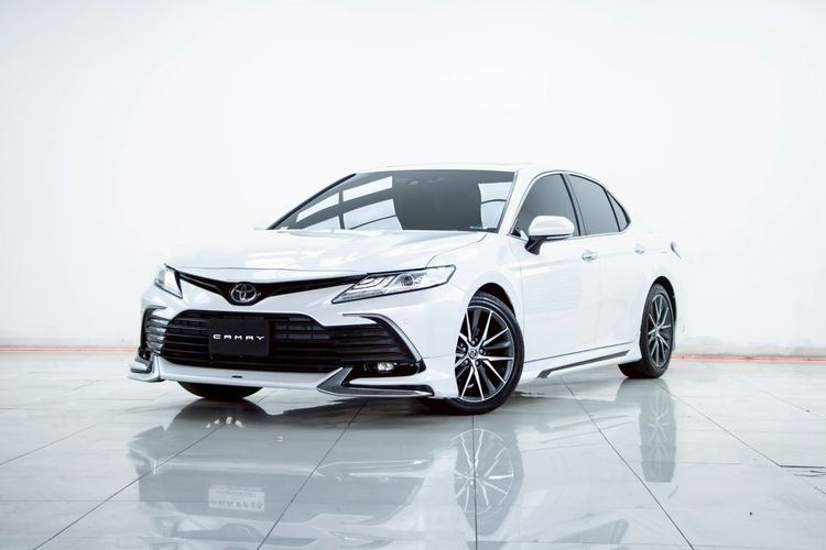 รถ Toyota Camry 2.5 Premium สี ขาว
