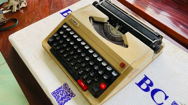 เครื่องพิมพ์ดีดจิ๋ว OLYMPIA ใช้งานได้ปกติ