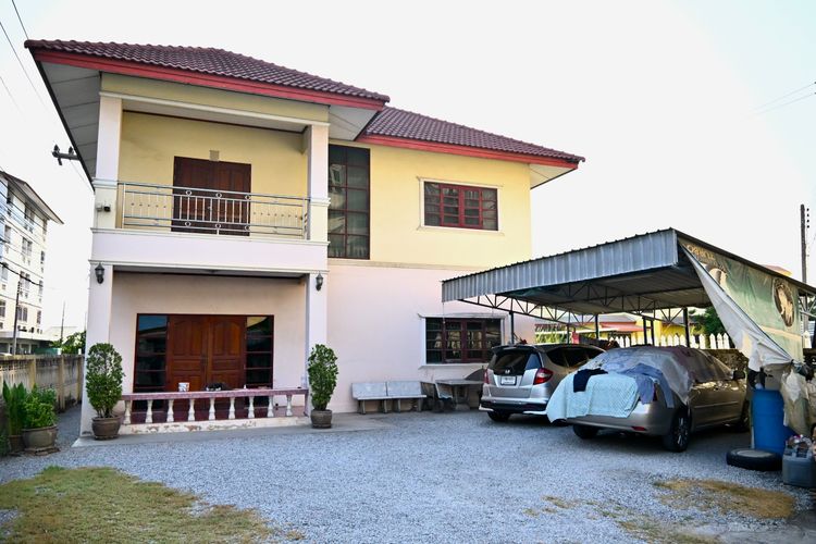 อื่นๆ มีบางส่วน สร้างเสร็จก่อน 2010 ขายบ้านเดี่ยว 2 ชั้น ติดถนนสายอุทัย-โรจนะ  รูปที่ 3