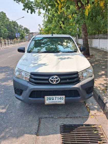 รถ Toyota Hilux Revo 2.4 J สี ขาว