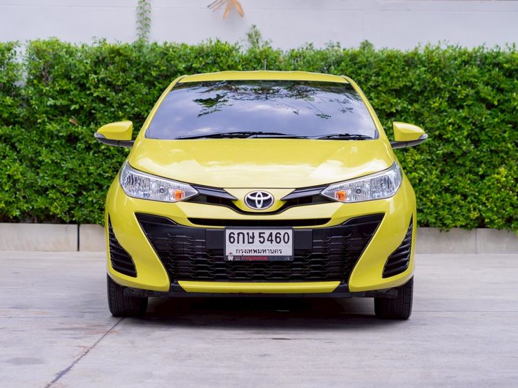 Toyota Yaris 2017 1.2 E Sedan เบนซิน ไม่ติดแก๊ส เกียร์อัตโนมัติ เหลือง รูปที่ 2