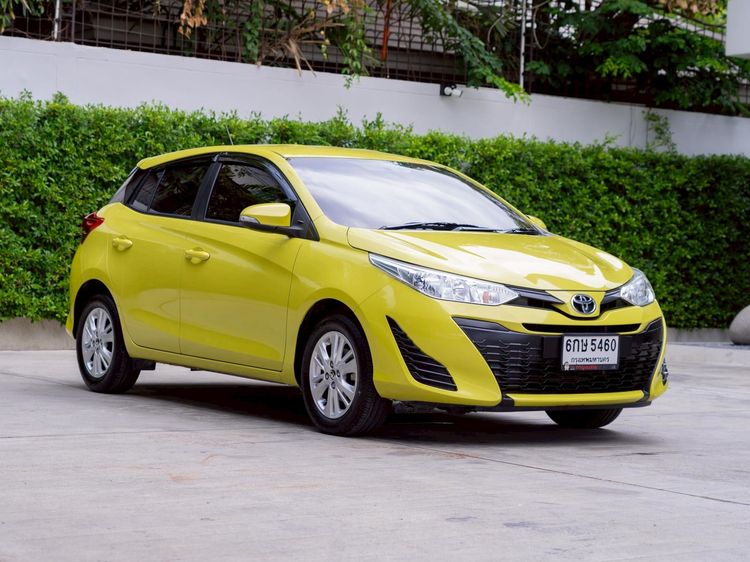 Toyota Yaris 2017 1.2 E Sedan เบนซิน ไม่ติดแก๊ส เกียร์อัตโนมัติ เหลือง