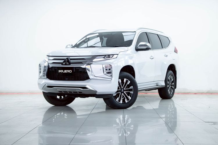 รถ Mitsubishi Pajero Sport 2.4 GT Premium 2WD สี ขาว