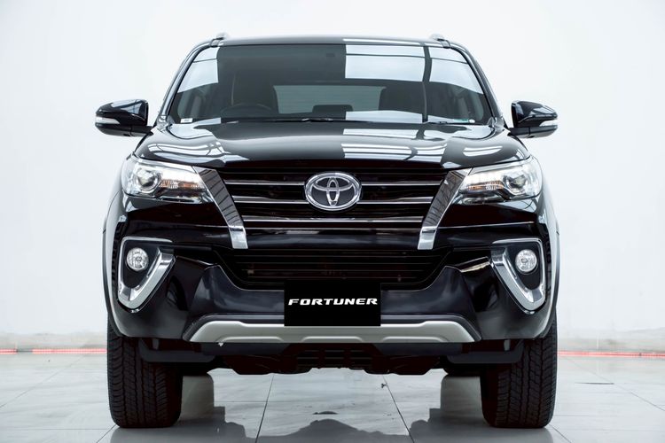 Toyota Fortuner 2017 2.4 V Utility-car ดีเซล ไม่ติดแก๊ส เกียร์อัตโนมัติ ดำ รูปที่ 4