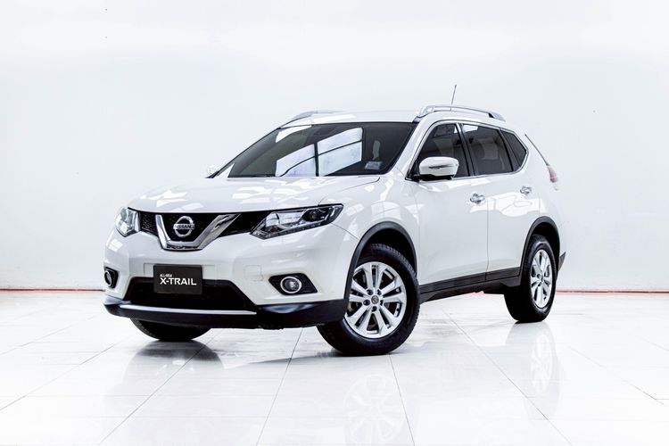 รถ Nissan X-Trail 2.0 V 4WD สี ขาว