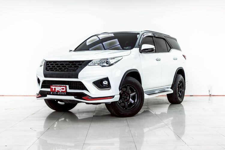 Toyota Fortuner 2018 2.8 TRD Sportivo Utility-car ดีเซล ไม่ติดแก๊ส เกียร์อัตโนมัติ ขาว