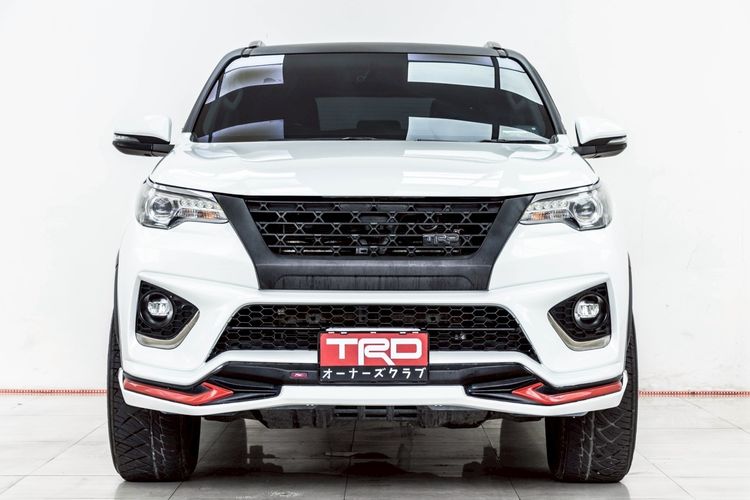 Toyota Fortuner 2018 2.8 TRD Sportivo Utility-car ดีเซล ไม่ติดแก๊ส เกียร์อัตโนมัติ ขาว รูปที่ 4