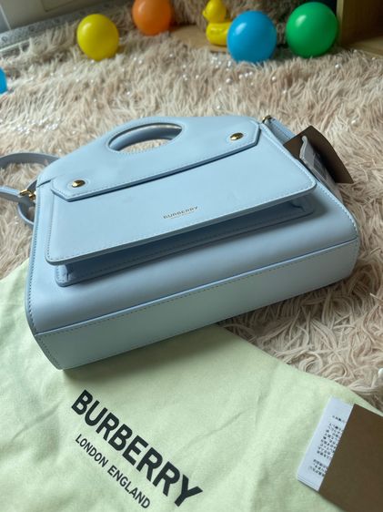 หนังแท้ ฟ้า กระเป๋าแท้มือ1 brand Burberry mini Pocket Bag 