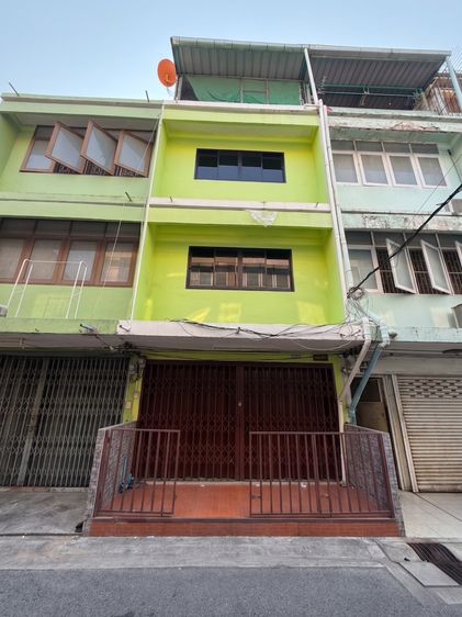 4 ชั้น เจริญกรุง รีโนเวทใหม่ พร้อมอยู่ทันที