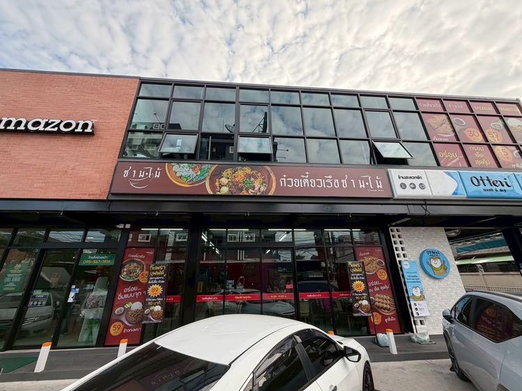 ให้เซ้งร้านอาหารพื้นที่ indoor 240 ตรม มีที่จอดรถ
