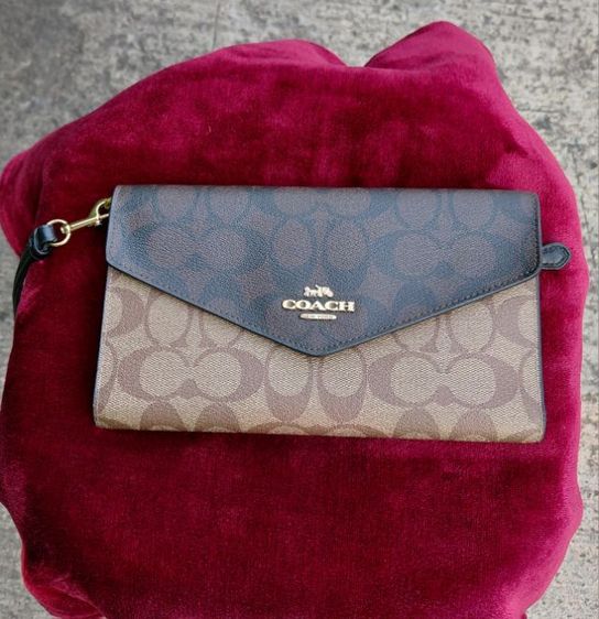 ส่งต่อกระเป๋าสตางค์ยี้ห้อโค๊ชสภาพดี