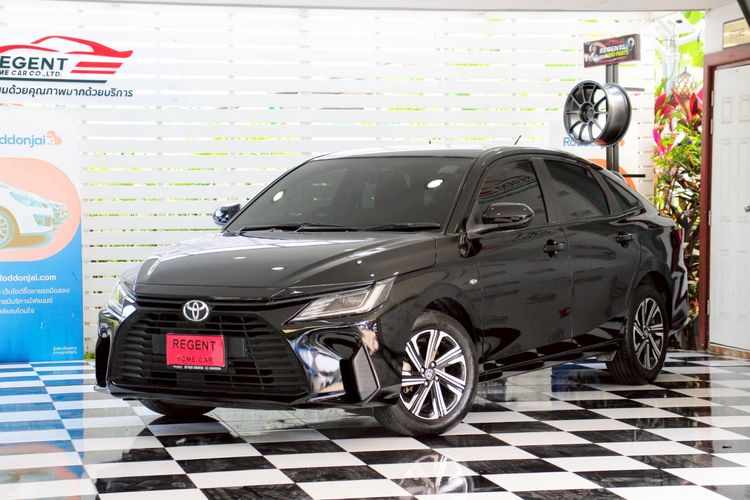 Toyota Yaris ATIV 2023 1.2 Sport Sedan เบนซิน ไม่ติดแก๊ส เกียร์อัตโนมัติ ดำ รูปที่ 3