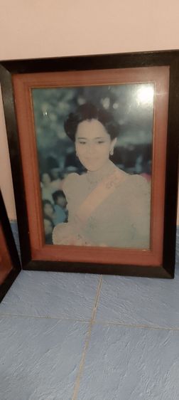 กรอบรูปในหลวงและพระพันปีเก่าเก็บ