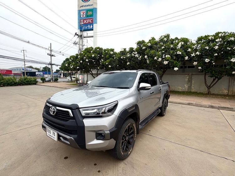 รถ Toyota Hilux Revo 2.4 E Prerunner สี บรอนซ์เงิน
