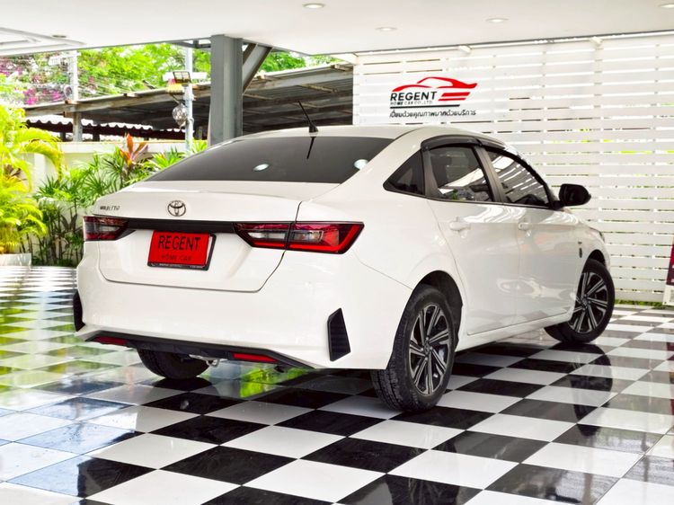 Toyota Yaris ATIV 2022 1.2 Sport Sedan เบนซิน ไม่ติดแก๊ส เกียร์อัตโนมัติ ขาว รูปที่ 4