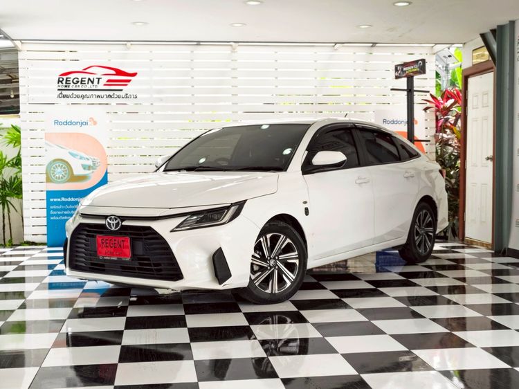 Toyota Yaris ATIV 2022 1.2 Sport Sedan เบนซิน ไม่ติดแก๊ส เกียร์อัตโนมัติ ขาว รูปที่ 3