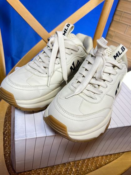 MLB Chunky Runner Basic New York Yankees Cream สภาพเหมือนใหม่