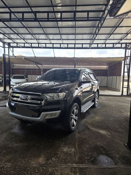 รถ Ford Everest 2.2 Titanium สี ดำ