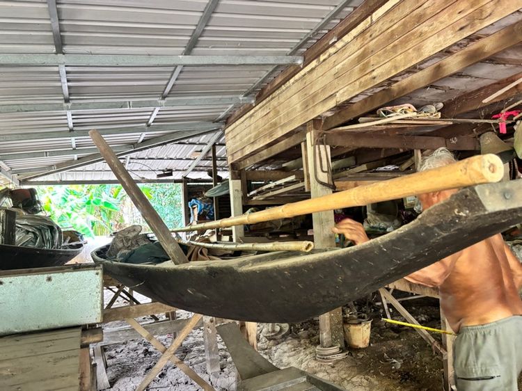 เรือขุด ไม้ตะเคียนทั้งลำ