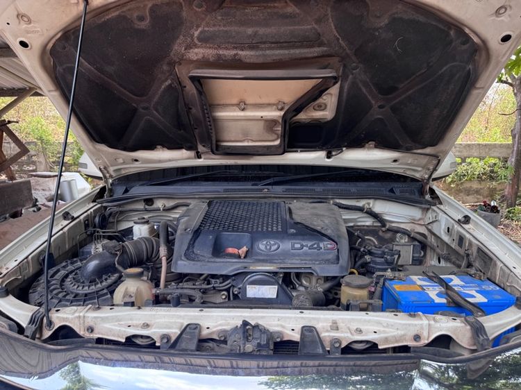 รถ Toyota Fortuner 3.0 V 4WD สี ขาว