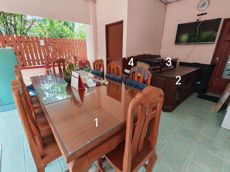 เฟอร์นิเจอร์ไม้เนื้อแข็งมือสอง