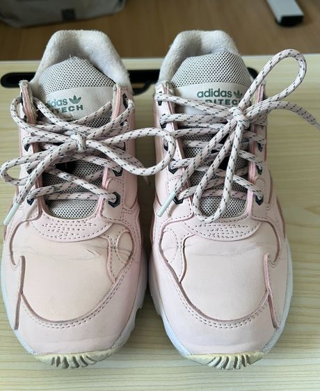รองเท้า adidas aditech