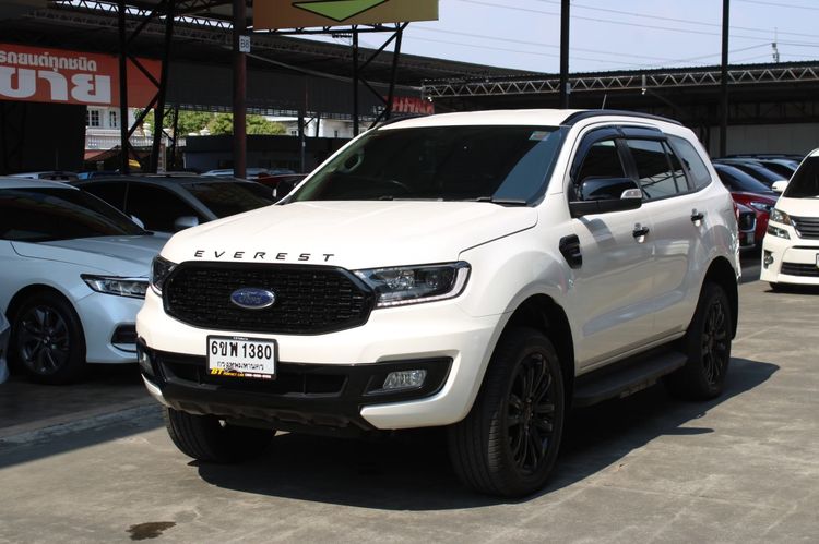 รถ Ford Everest 2.0 Titanium Sport สี ขาว