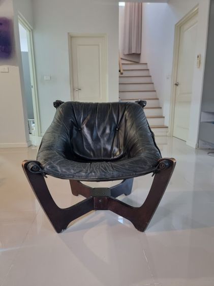 ส่งต่อสภาพดี  เก้าอี้ ยี่ห้อ IMG รุ่น Luna Low Back หนังแท้สีดำ
:หนังสีดำ โครงไม้ลามิเน็ตสีน้ำตาลเข้ม) เบาะหนัง สภาพสวย แบรนด์ดังนอร์เวย์ 