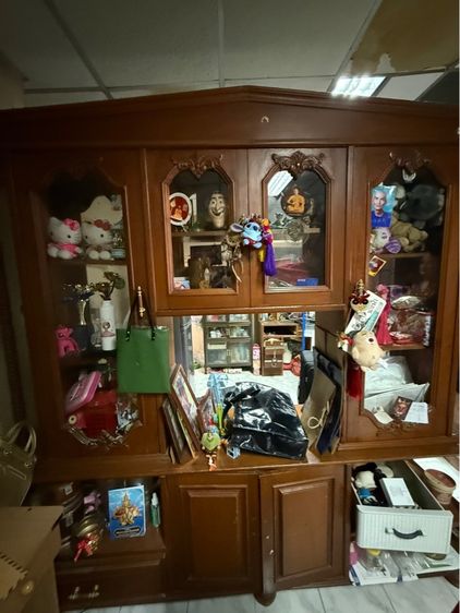 ขายตู้โชว์ไม้สัก ขอรูปเพิ่มเติมได้ค่ะ