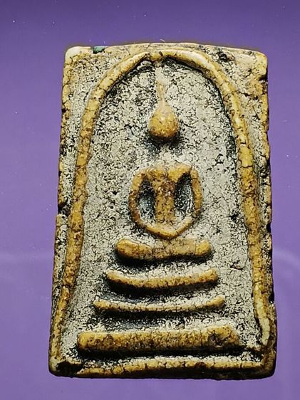 พระสมเด็จวัดระฆัง พิมพ์ทรงเจดีย์ พระเก่าเก็บจากบ้านคุณทวด สภาพสวยมากๆไม่ผ่านการใช้ ผิวเเห้งๆเดิมๆสวยดั่งเเรกสร้างเลยครับ น่าใช้มากครับ