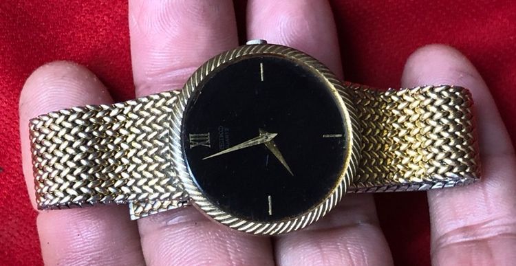 SEIKO หน้าดำ เข็มดาบ สายทอง รูปที่ 4