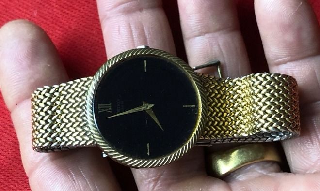 SEIKO หน้าดำ เข็มดาบ สายทอง รูปที่ 2