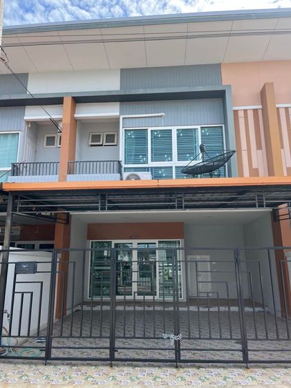 ทาวน์โฮมสองชั้น