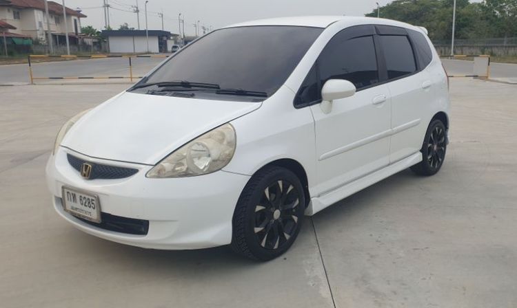 รถ Honda Jazz 1.5 E-V VTEC สี ขาว