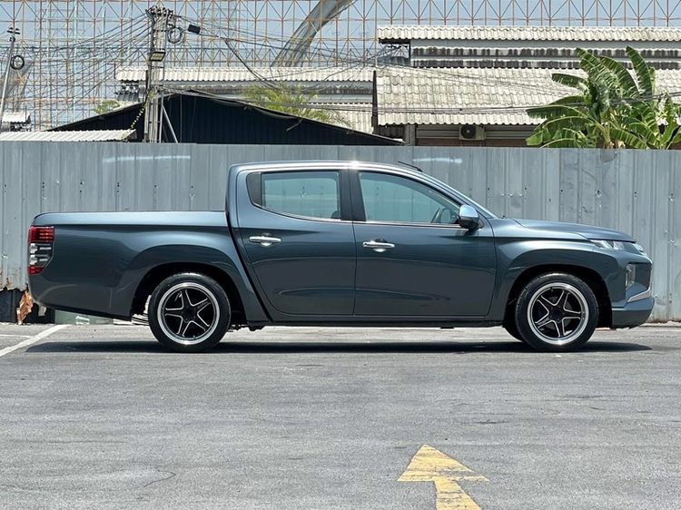Mitsubishi Triton 2021 2.5 GLX Pickup ดีเซล ไม่ติดแก๊ส เกียร์ธรรมดา เทา รูปที่ 3