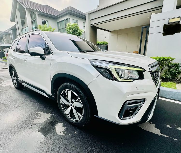 รถ Subaru Forester 2.0 i-S EyeSight สี ขาว