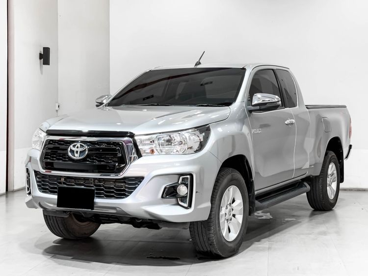 รถ Toyota Hilux Revo 2.4 Prerunner E สี บรอนซ์เงิน