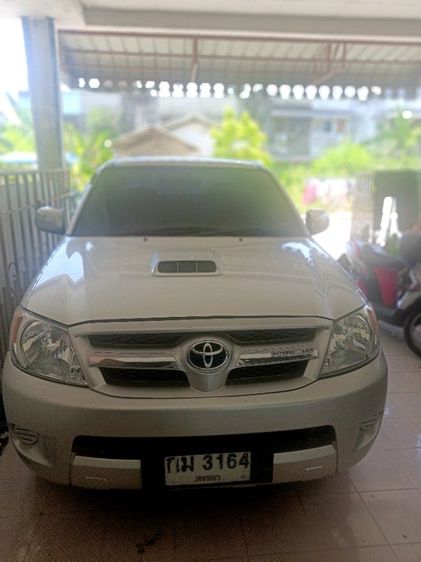 รถ Toyota Hilux Vigo 2.5 E สี บรอนซ์เงิน