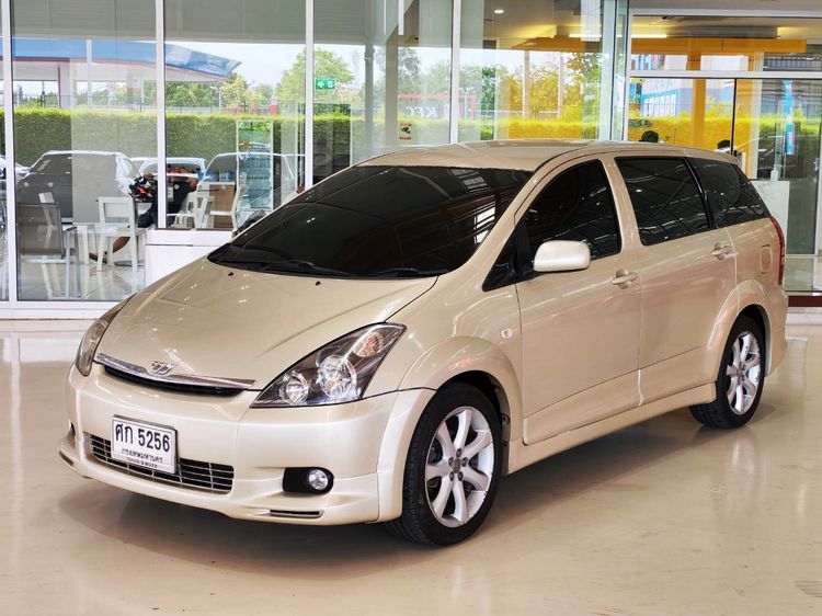 รถ Toyota Wish 2.0 Q สี น้ำตาล