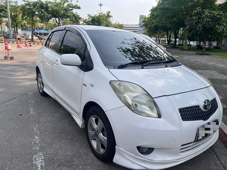 รถ Toyota Yaris 1.5 E Limited สี ขาว