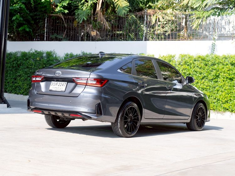 Toyota Yaris ATIV 2023 1.2 Premium Luxury Sedan เบนซิน ไม่ติดแก๊ส เกียร์อัตโนมัติ เทา รูปที่ 4