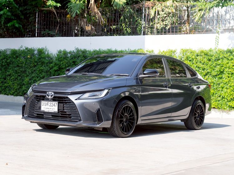 Toyota Yaris ATIV 2023 1.2 Premium Luxury Sedan เบนซิน ไม่ติดแก๊ส เกียร์อัตโนมัติ เทา รูปที่ 3