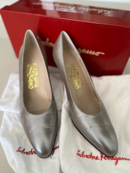 Ferragamo แท้ 