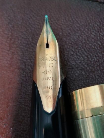 อื่นๆ ขอขายปากกาหมึกซึมทอง 18K หรือ750 วินเทจยี่ห้อ pilot รุ่น Elite H772 เป็นของสะสมเป็นปากกาหมึกซึมหัวปากกาทองแท้ 18k หรือ 750 สภาพสมบูรณ์
