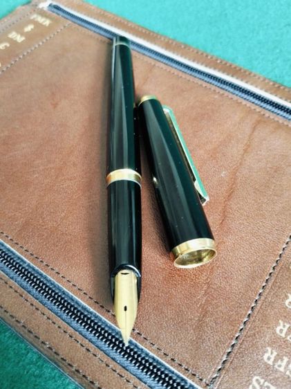 อื่นๆ ขอขายปากกาหมึกซึมทอง 18K หรือ750 วินเทจยี่ห้อ pilot รุ่น Custom เป็นปากกาหมึกซึมหัวปากกาทองแท้ 18k หรือ 750 เป็นรุ่นยอดนิยม สภาพสมบูรณ์
