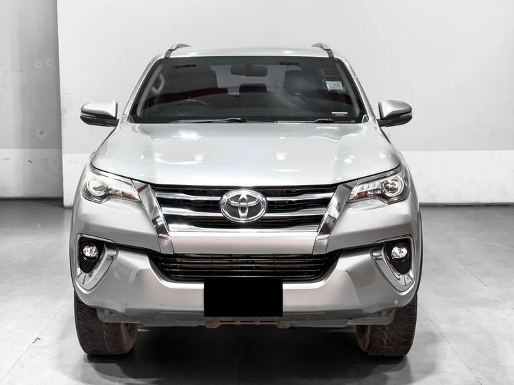 Toyota Fortuner 2017 2.4 V Utility-car เบนซิน ไม่ติดแก๊ส เกียร์อัตโนมัติ บรอนซ์เงิน รูปที่ 2